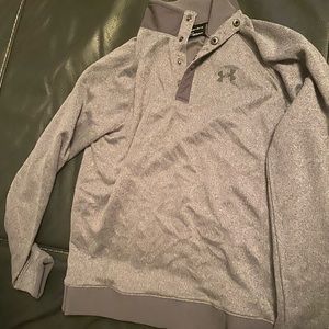 Grey breathable Under Armour Pullover